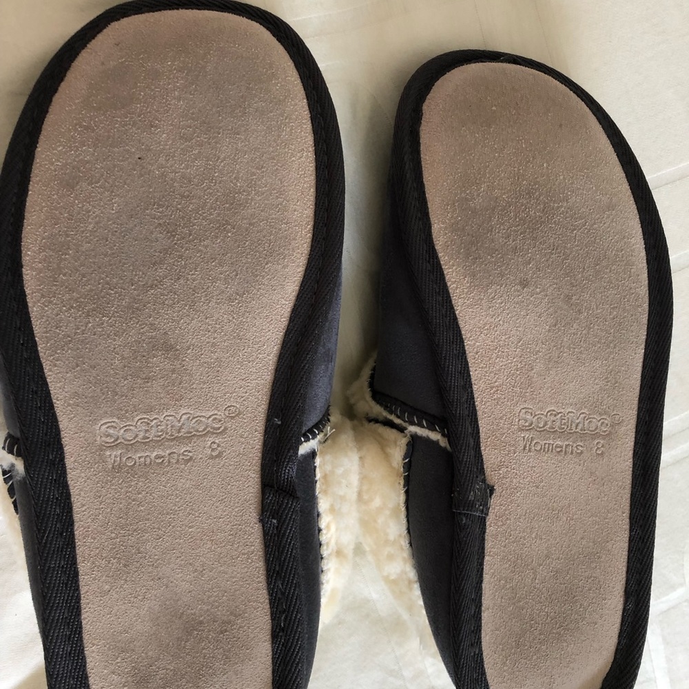 Women’s SoftMoc slippers - Picture 2 of 3